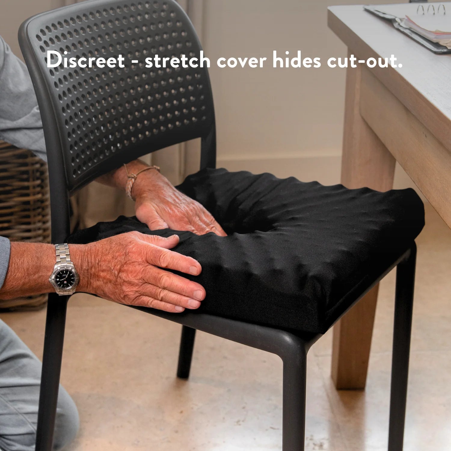 Diskreter Bezug verdeckt die Aussparung